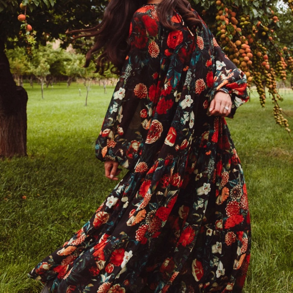 NEVER WORN IMOGEN DRESS IN MOODY FLORAL